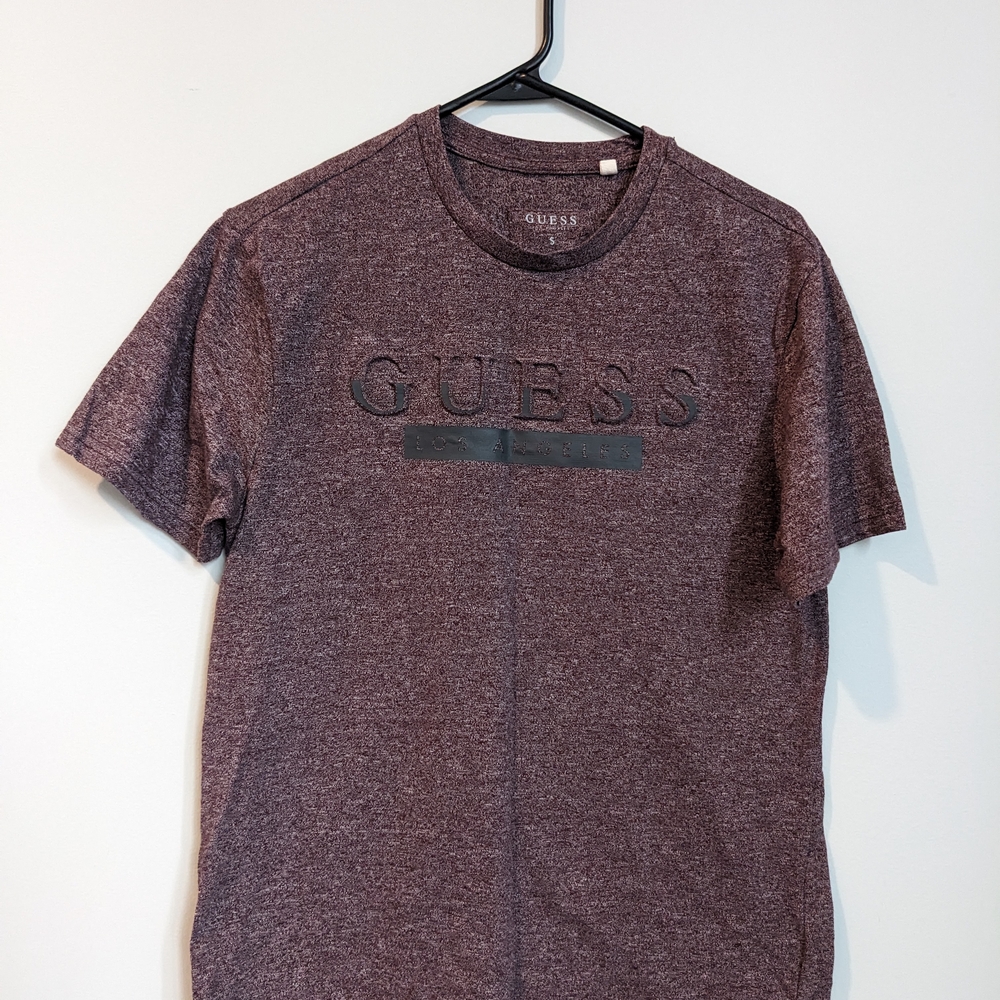 GUESS Men's Maroon T-Shirt